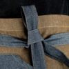 Detalle de la cinta del delantal tejano modelo Rodeo de Pascuet